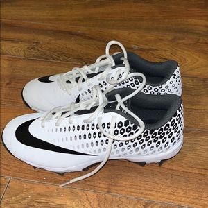 womens softball cleats
